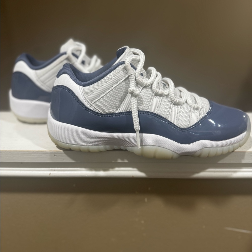 Air Jordan 11 Retro Low - Picture 6 of 8